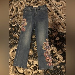 Super cute embroidered beaded flares size 10 Petite high rise. Soft Surrounding